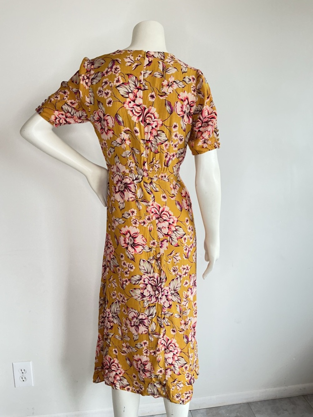 Kachel x Anthropologie Thea Midi Dress gold floral print V neck Button Details 8 - Picture 6 of 11
